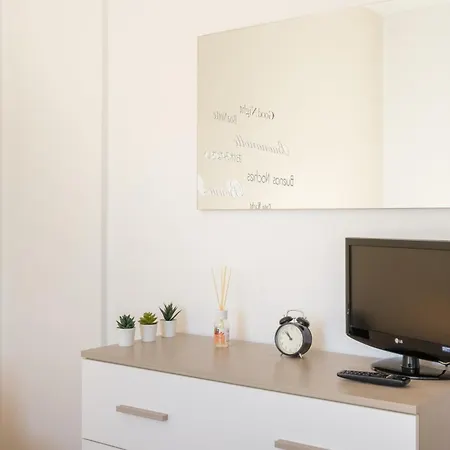 Scandellari Apartments - Comfortable Stay For 2 Guests, No Elevator *